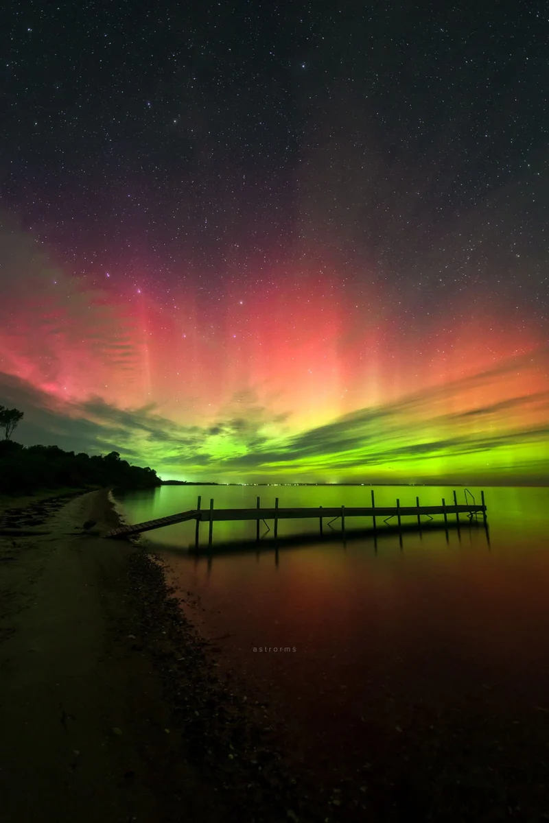 2022'nin En İyi Aurora Fotoğraflarından 25'i 9 Red Aurora By Ruslan Merzlyakov