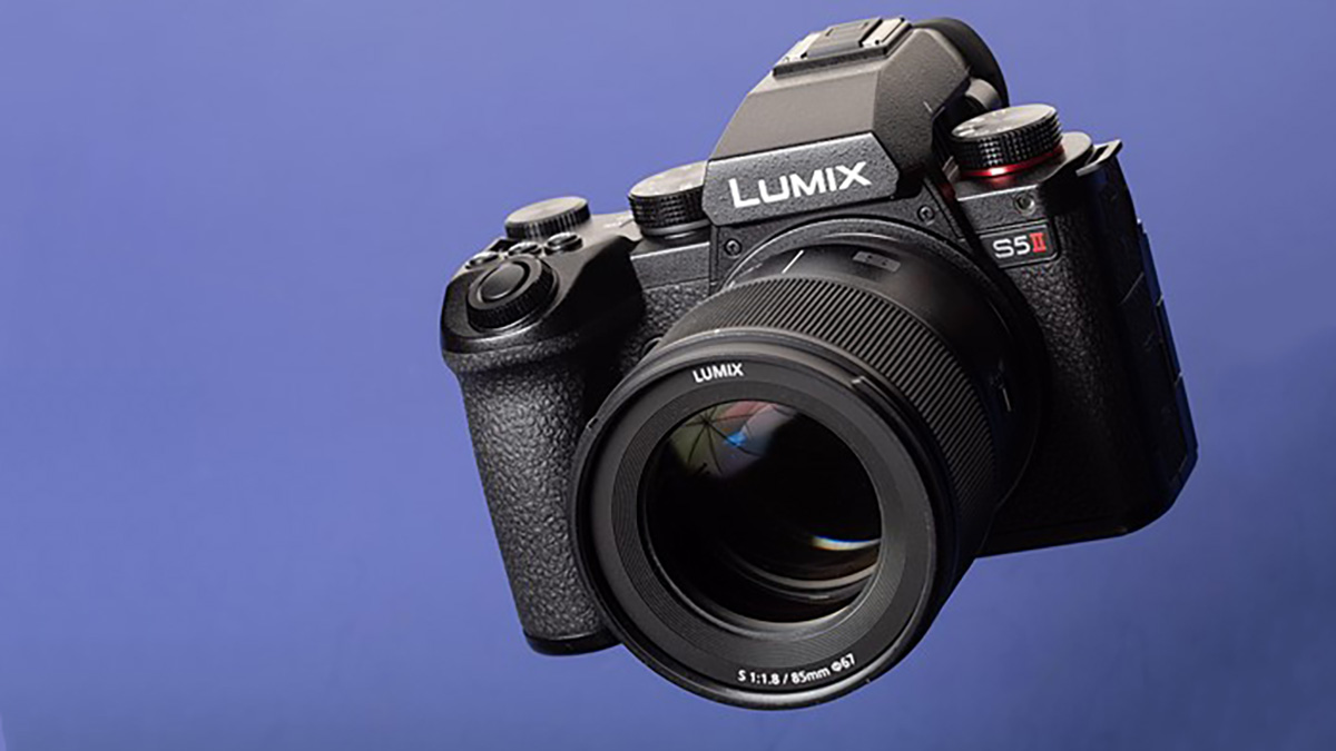 panasonic lumix dc s5II 3qtr