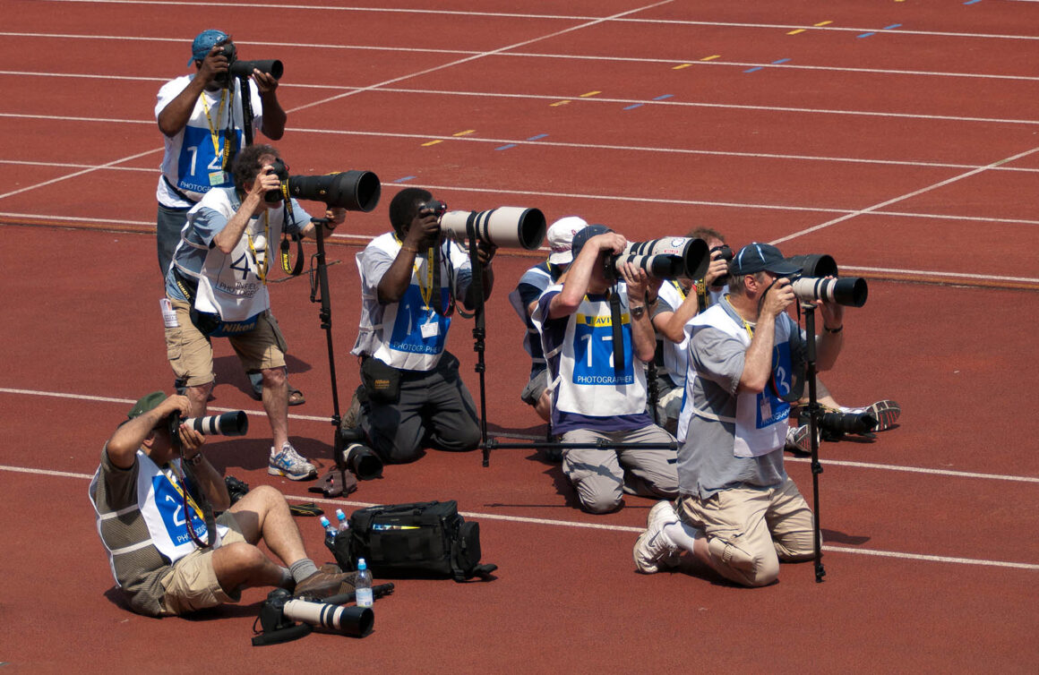 RAW ve JPEG: Hangi Görüntü Formatı En İyisidir? 3 sports photographers