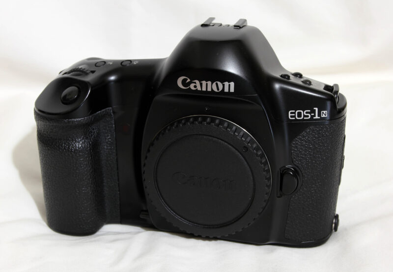 2023'de Yeni Başlayanlar İçin En Ucuz Filmli Kameralar 7 Canon EOS 1N