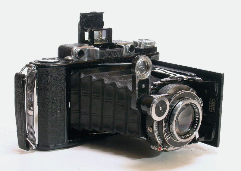 2023'de Yeni Başlayanlar İçin En Ucuz Filmli Kameralar 8 Zeiss Super Ikonta