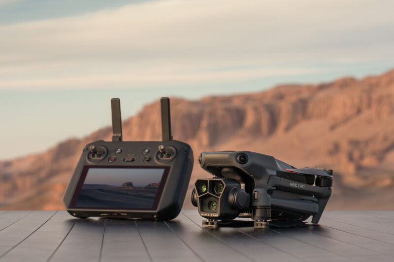 DJI, üç kameralı ilk drone olan Mavic 3 Pro'yu duyurdu 2 DJI, üç kameralı ilk drone olan Mavic 3 Pro'yu duyurdu
