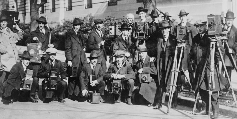 Basın Kamerasının Yükselişi ve Düşüşü 7 1920s news photographers
