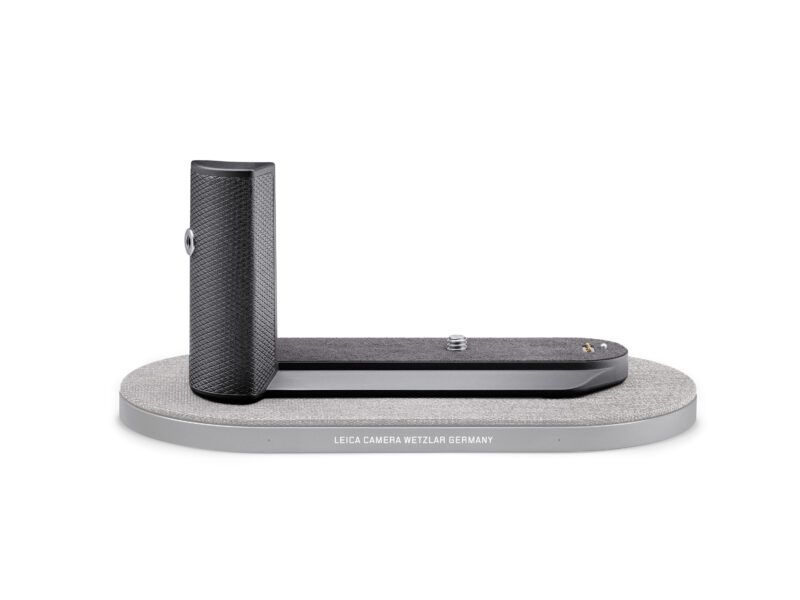 Leica Q3 ilk incelemesi 6 195 30 Handgrip HG DC1 Leica Q3 LoRes RGB 1