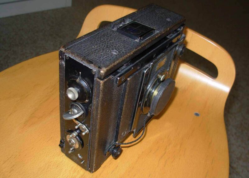 compact early press camera