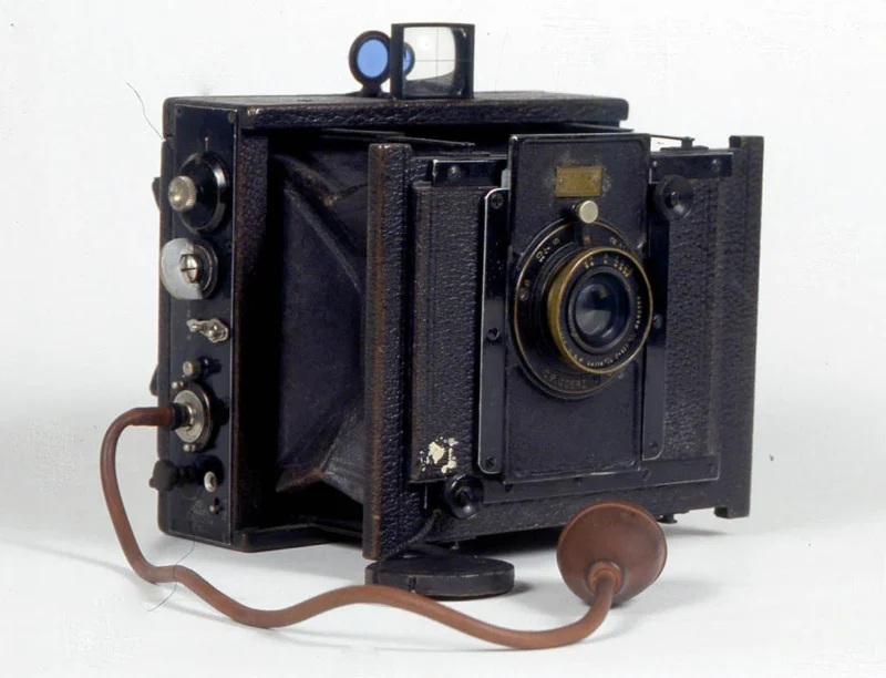 early press camera