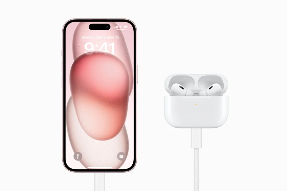 Apple iPhone 15, 48 MP Kamera, Dinamik Ada, USB-C ve Daha Fazlasını Ekliyor 9 Apple iPhone 15 lineup AirPods Pro 2nd gen USB C connection 230912