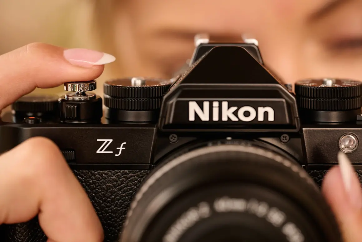 Nikon Zf : Klasik, Zamansız Stil ve Modern Teknolojiyi Birleştiriyor 7 DD P Zf USDD NI rev01