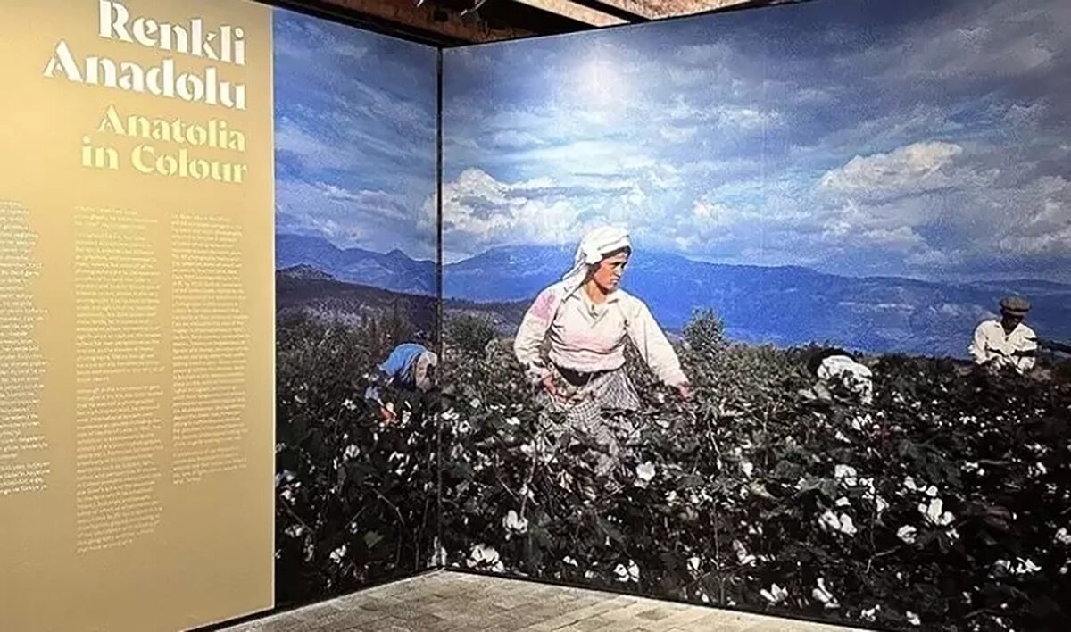 Ara Guler Arsivinden Renkli Anadolu Sergisi Ziyarete Acildi webp