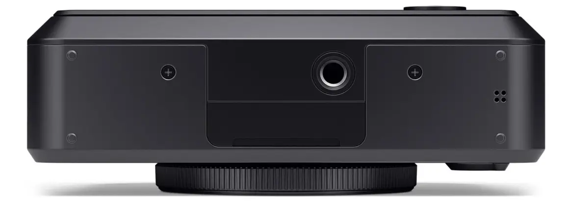 Leica Sofort 2 Hibrit Instant Kamera 11 Leica Sofort2 bottom black LoRes sRGB