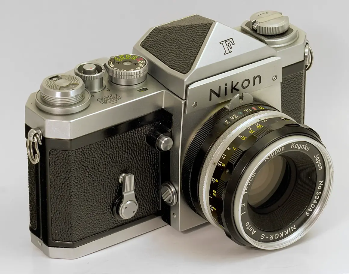 Fotoğrafçılığı Sonsuza Kadar Değiştiren Fotoğraf Makineleri 15 Nikon F with eye level finder 4217341511
