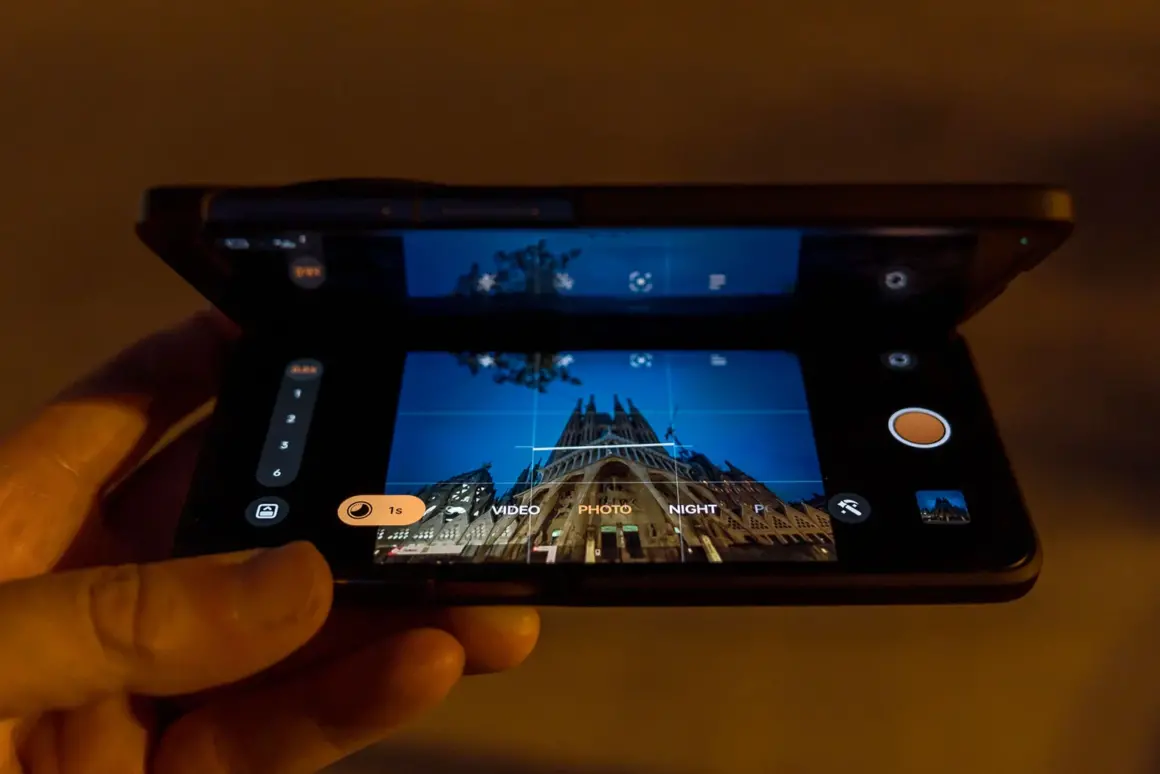 OnePlus Open İncelemesi 8 OnePlus Open hand angle