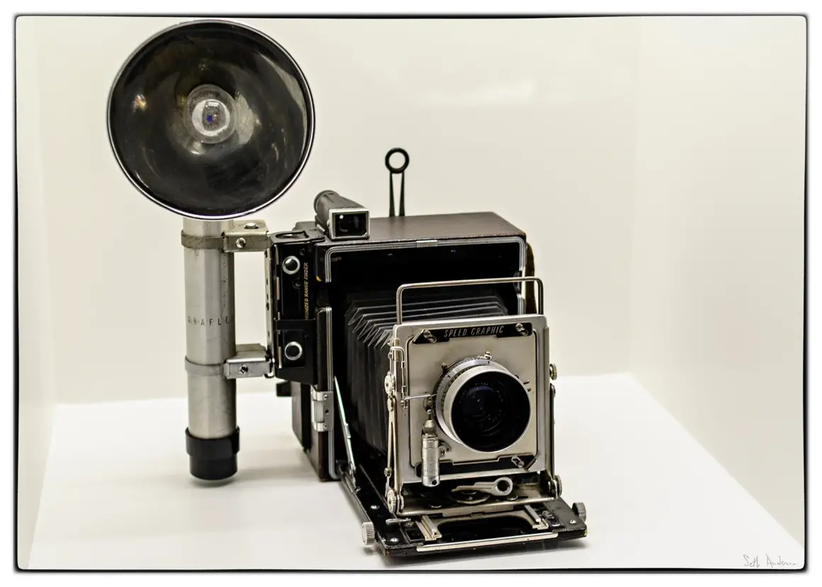 Fotoğrafçılığı Sonsuza Kadar Değiştiren Fotoğraf Makineleri 8 Stanley Kubricks Speed Graphic camera at the LACMA exhibit