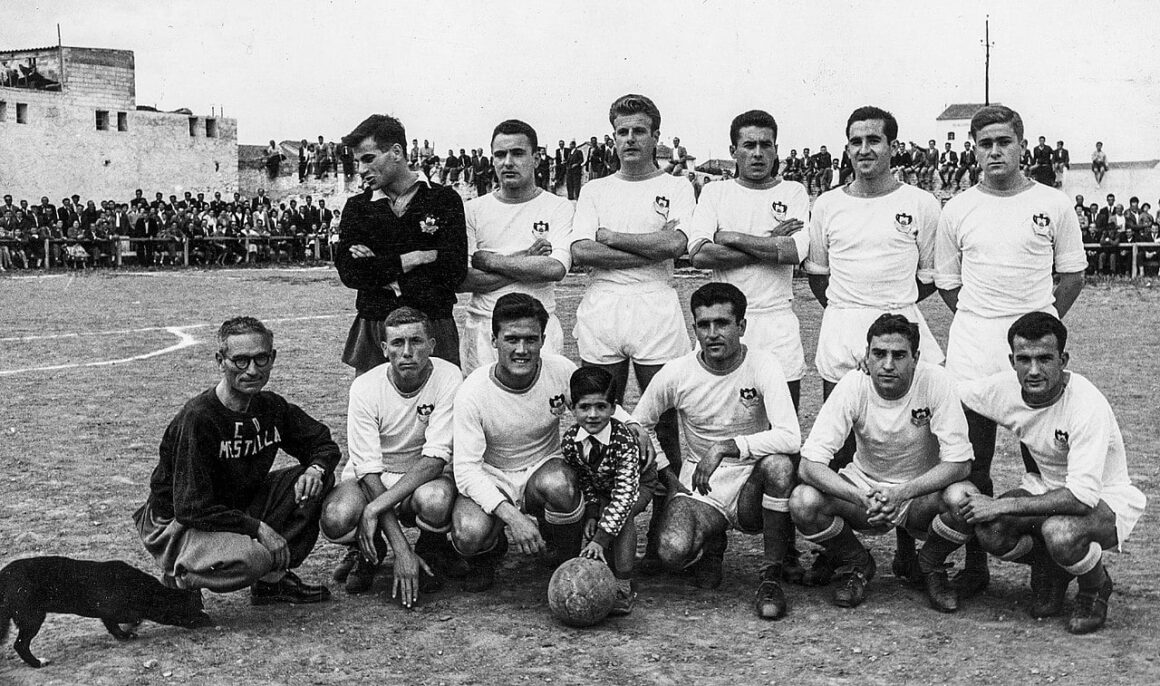 Equip del Valencia Club de Futbol Mestalla Alginet Pais Valencia 1958