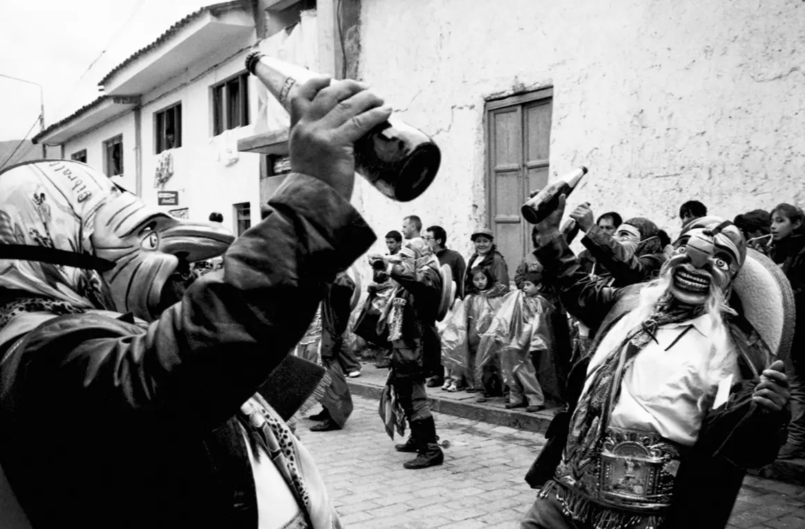 Andy Summers: The Police Gitaristi ve Yetenekli Fotoğrafçı 9 Masks in Mexico 1