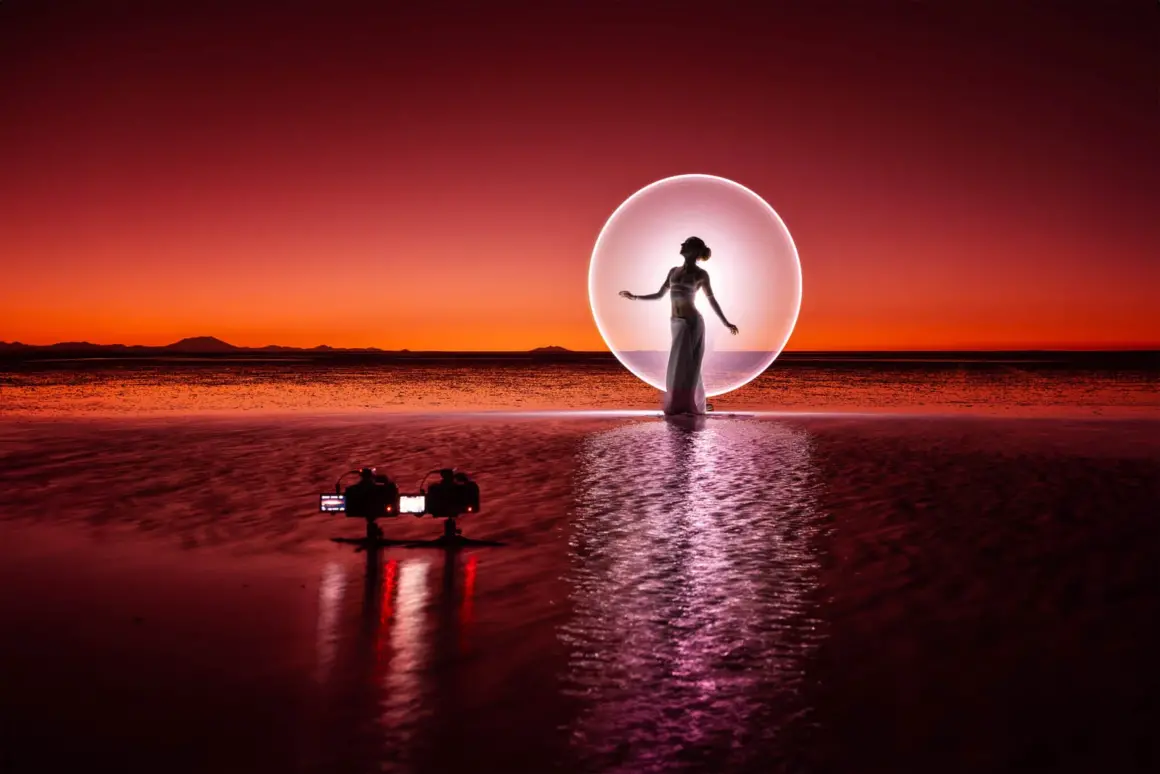 Uyuni'nin Tuz Düzlüklerinde Kızıl Gökyüzü Altında Işıkla Boyama 3 Uyuni Tuz Duzlukleri 001