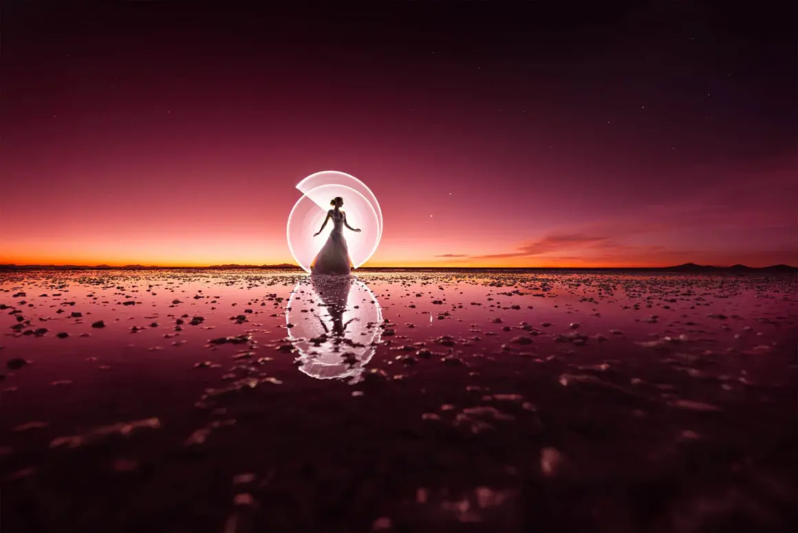 Uyuni'nin Tuz Düzlüklerinde Kızıl Gökyüzü Altında Işıkla Boyama 6 Uyuni Tuz Duzlukleri 004