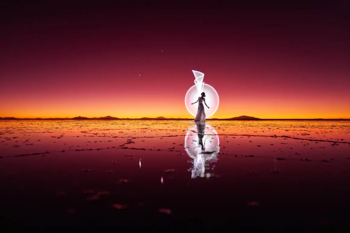 Uyuni'nin Tuz Düzlüklerinde Kızıl Gökyüzü Altında Işıkla Boyama 13 Uyuni Tuz Duzlukleri 011