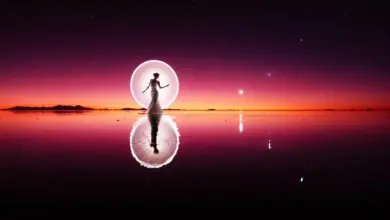 Uyuninin Tuz Duzluklerinde Kizil Gokyuzu Altindaki Isikla Boyamasi