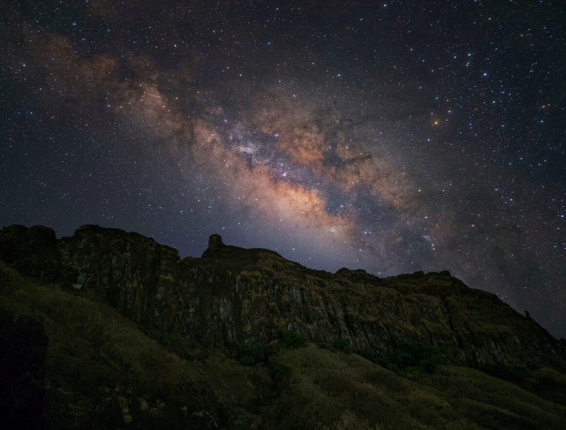 Ulusal Astrofotografi Yarışmasında Gök Görüntüleri Parlıyor 8 Winner Aditya Kinjawadekar Milkyway and the mighty Rajgad fort