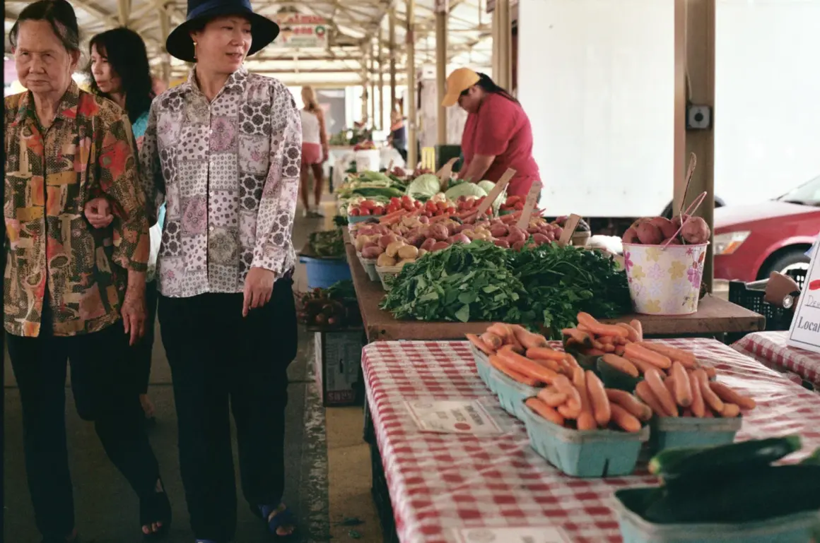 Analog Fotoğrafçılığın Öğretebileceği Güçlü Dersler 4 farmers market film photo