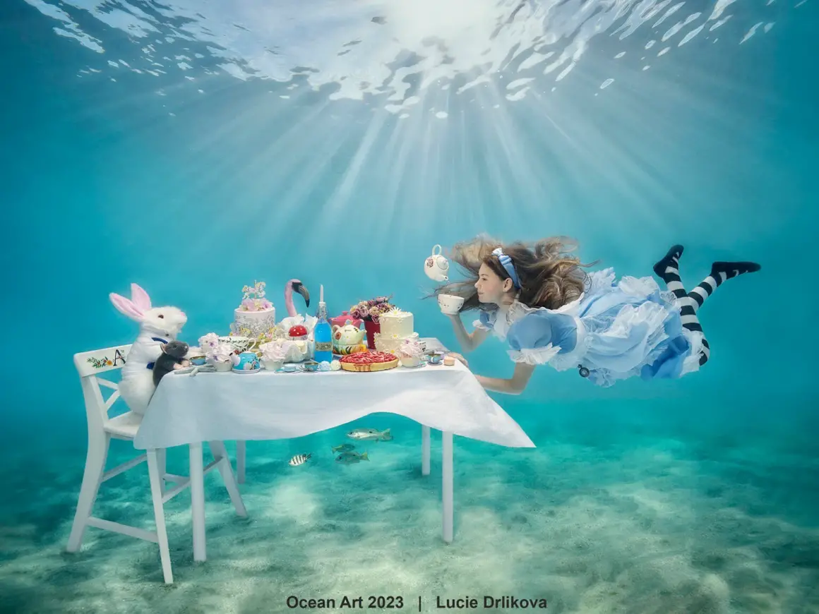 1st underwater fashion Lucie Drlikova Tea party 1536x1152 1