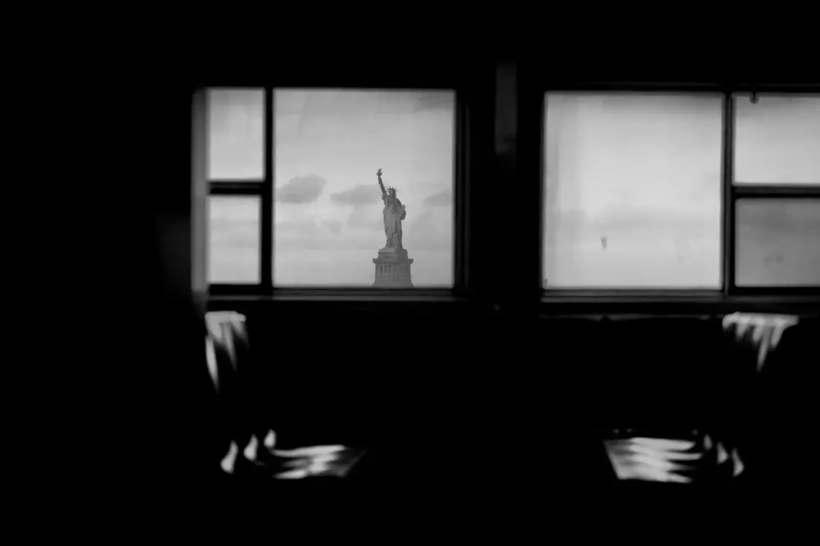 Phil Penman : New York Street Diaries 2 200325 NYC Midtown Corona Virus 1
