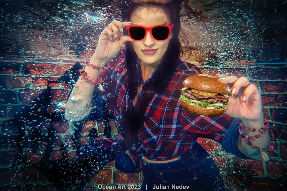3rd Underwater Fashion Julian Nedev would you like a Big Burger 1536x1024 1