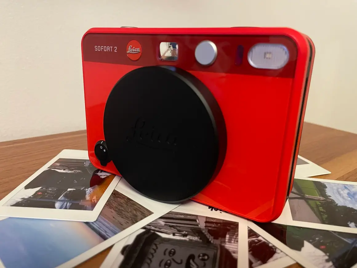 leica sofort 2 review model front