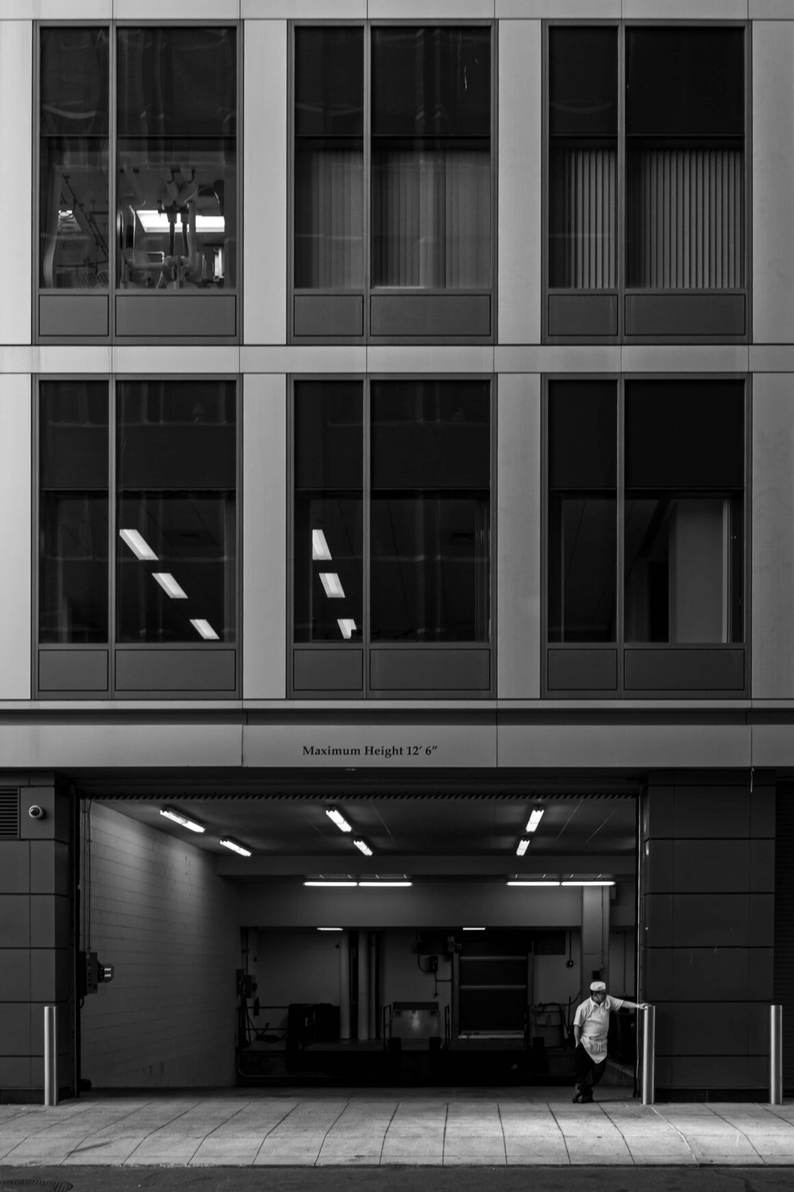 Erhan Coral, Metropol Kayıtları 6 3 Erhan Coral Break Time Boston 2023 Archival pigment print on Hahnemuhle acid free fine art paper 105x75cm min