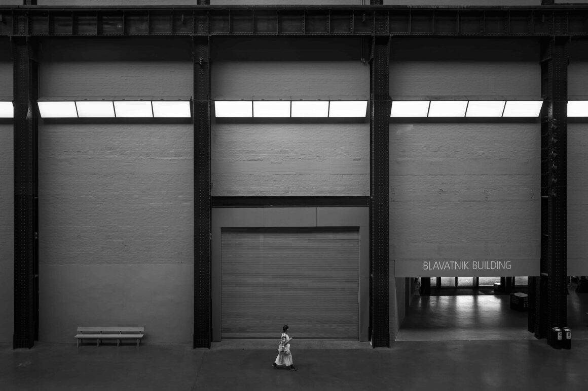Erhan Coral, Metropol Kayıtları 2 6 Erhan Coral Tate Modern 4 London 2023 Archival pigment print on Hahnemuhle acid free fine art paper 75x105cm min