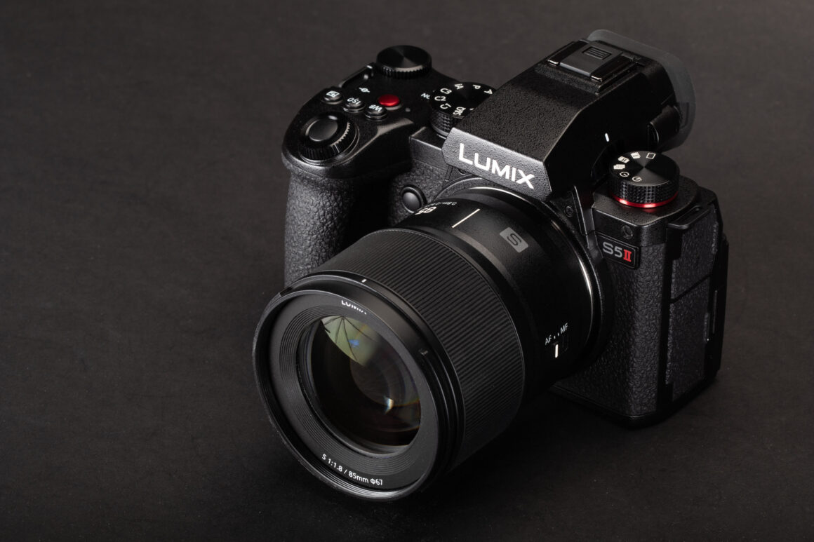 Nikon Zf vs Panasonic Lumix DC-S5 II 1 Panasonic Lumix DC S5II lens