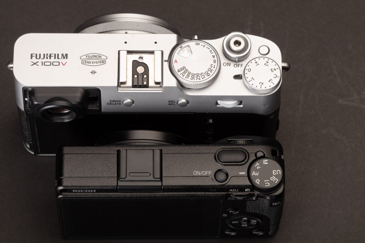 Ricoh GRIIIx vs Fujifilm X100V compared