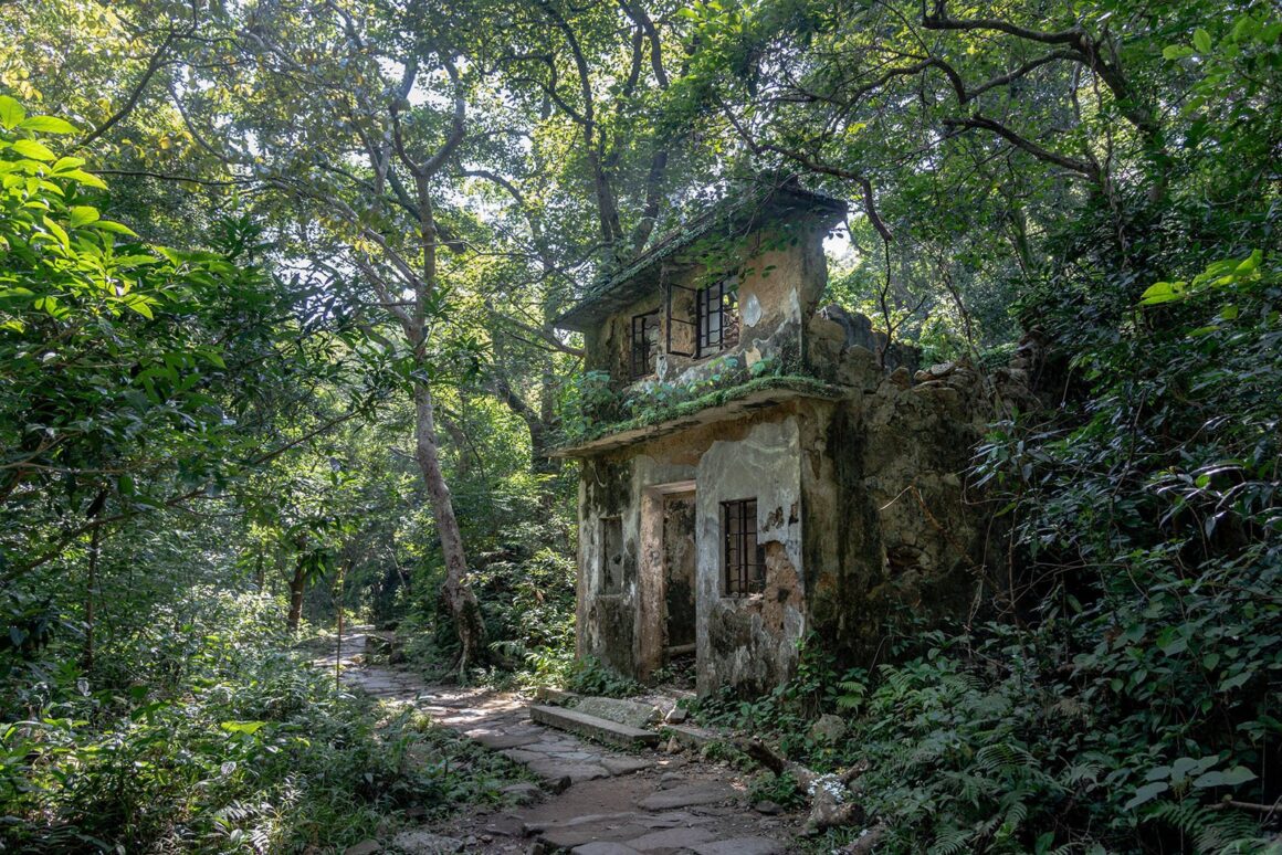 Stefan Irvine : Hong Kong'un Terk Edilmiş Köyleri 10 Stefan Irvine Mau Ping Shan Uk 1 Hong Kong 2020 Courtesy of Blue Lotus Gallery