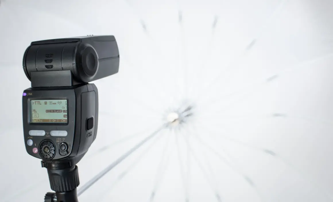 Yeni Başlayanların İhtiyaç Duymadığı Kamera Ekipmanları 4 camera flash