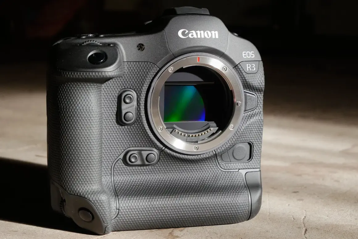 Canon R3 ve R5 Kalıcı Fiyat İndirimleri Alıyor 2 canon eos r3 1