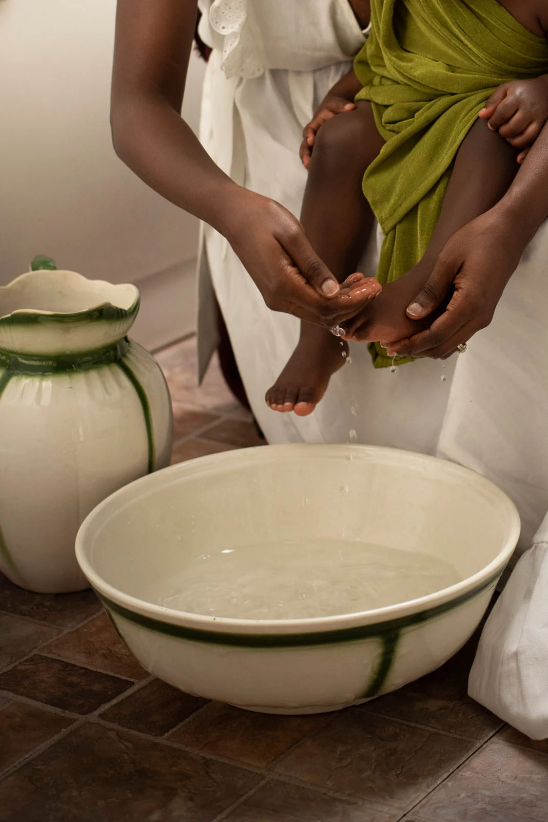 06Dola Posh Washing her feet