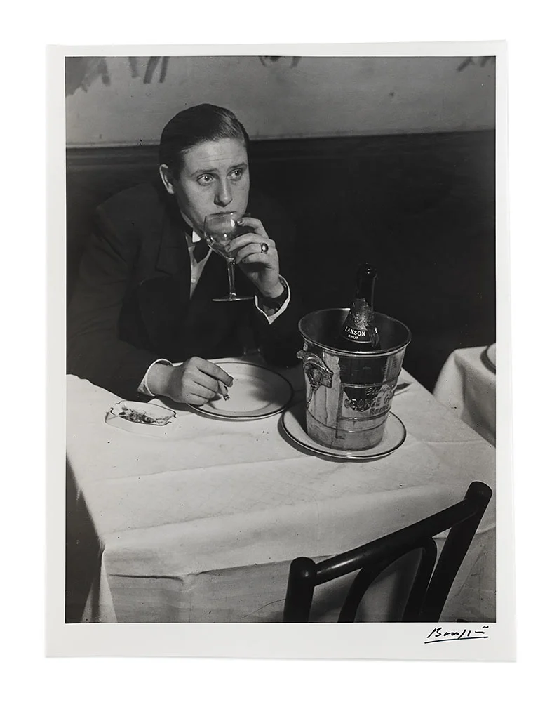 İkonik Fotoğrafçıların Yakaladığı New York, Paris ve Londra'da Gece Hayatı 4 Brassai Au Monocle Jeune invertie 1932