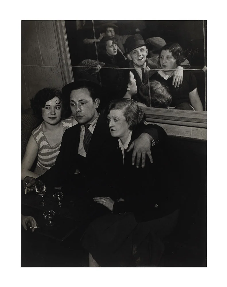 İkonik Fotoğrafçıların Yakaladığı New York, Paris ve Londra'da Gece Hayatı 8 Brassai Groupe joyeux au bal musette de Quatre Saisons 1932