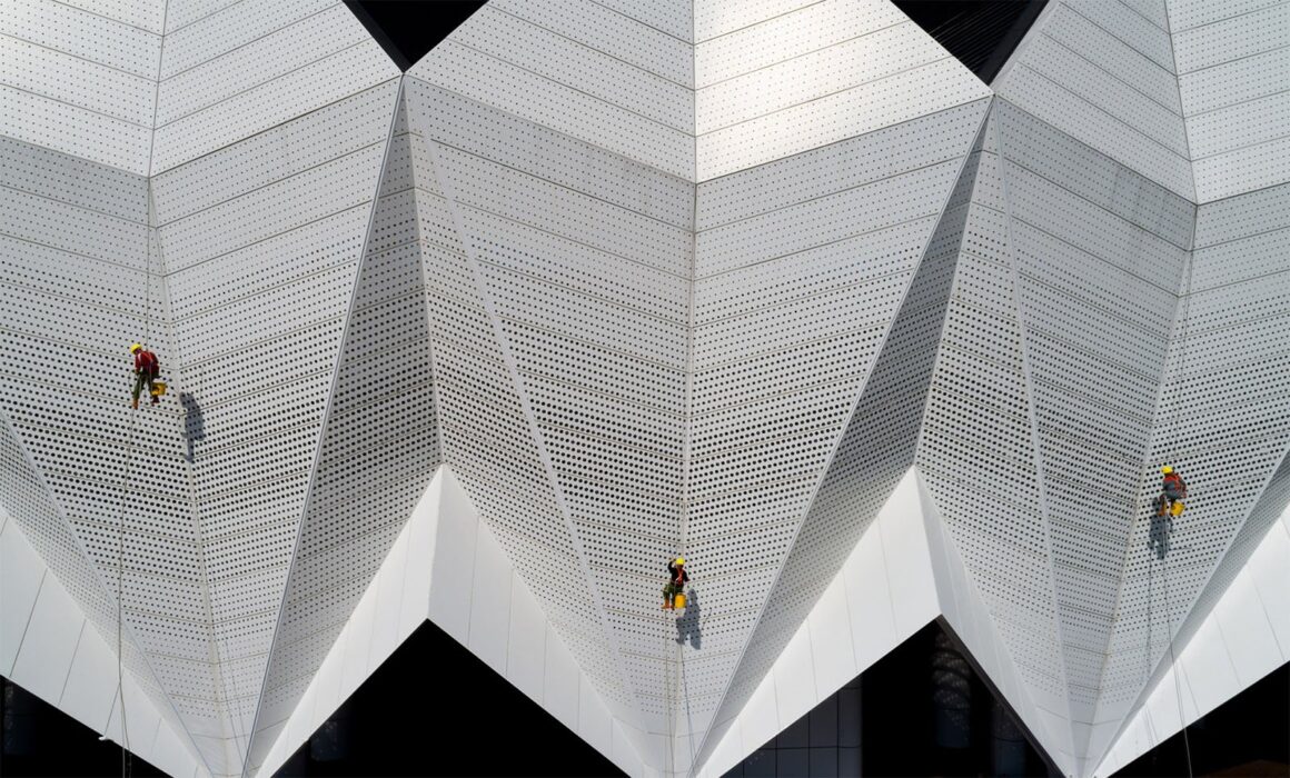 SkyPixel 9. Fotoğraf ve Video Yarışmasının Kazananlarını 17 Nominated Photo City Spider Man by Qihui Chen