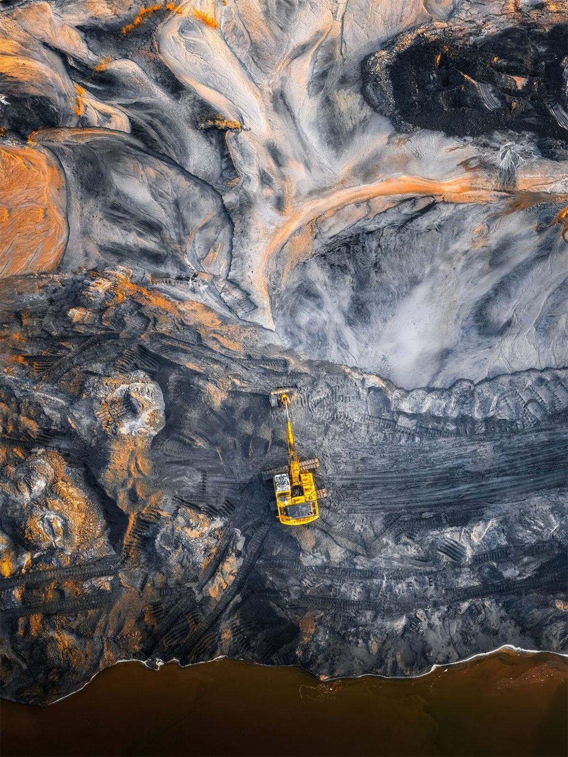 SkyPixel 9. Fotoğraf ve Video Yarışmasının Kazananlarını 15 Nominated Photo Mining Farm by Xuhaha