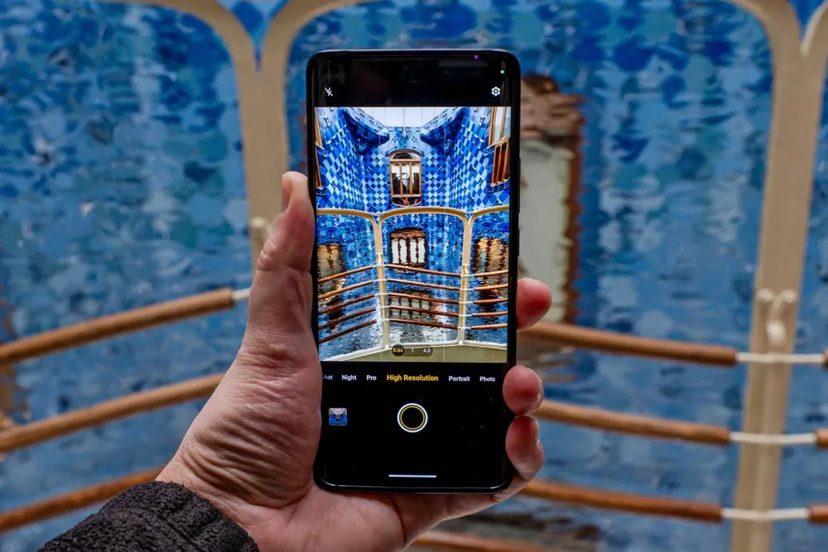 Vivo X100 Pro İncelemesi 4 Vivo X100 Pro taking photo upright