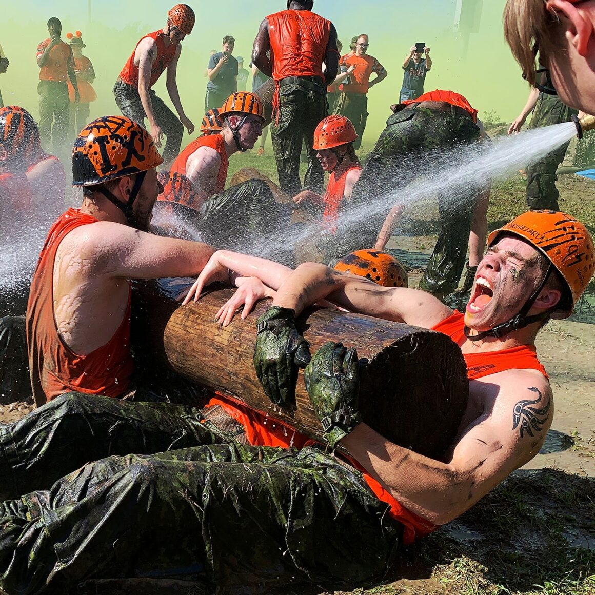 13. Geleneksel Mobil Fotoğrafçılık Ödülleri'nin Çarpıcı Kazananları 16 Elliot Fergusan People Cadet Obstacle Course iPhoneXR