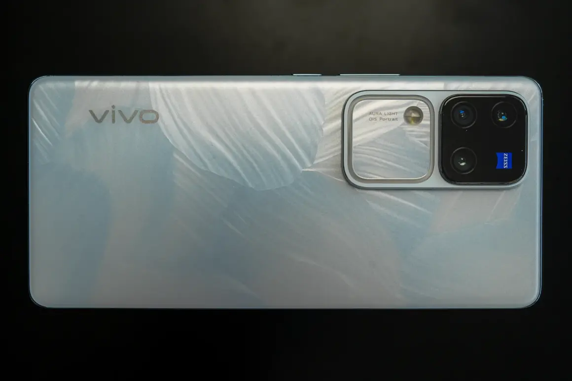 Vivo V30 Pro back
