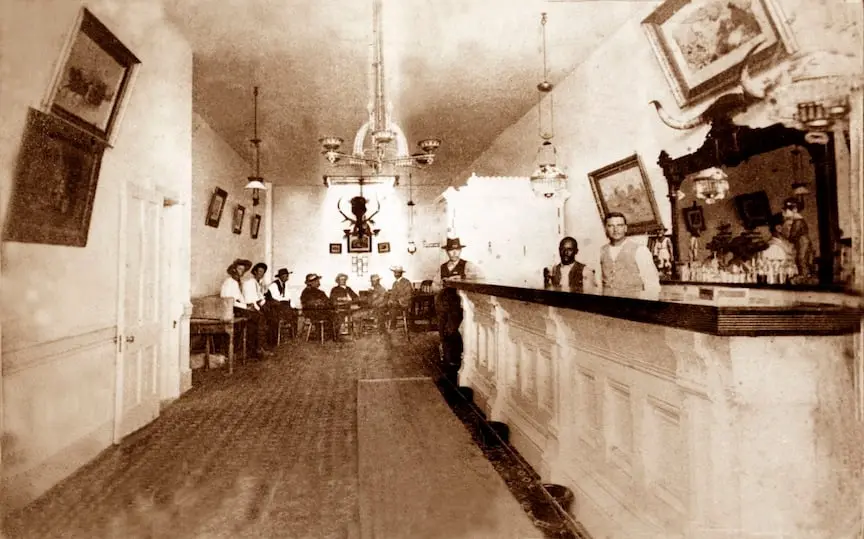 Vahşi Batı'nın Salon Barlarında Hayat 1 Vahşi Batı'nın Salon Barlarında Hayat