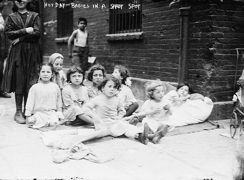 1911'den Fotoğraflar New York'un Ölümcül Sıcak Hava Dalgasıyla Mücadelesini Gösteriyor 9 1911den Fotograflar New Yorkun Olumcul Sicak Hava Dalgasiyla Mucadelesini Gosteriyor 008