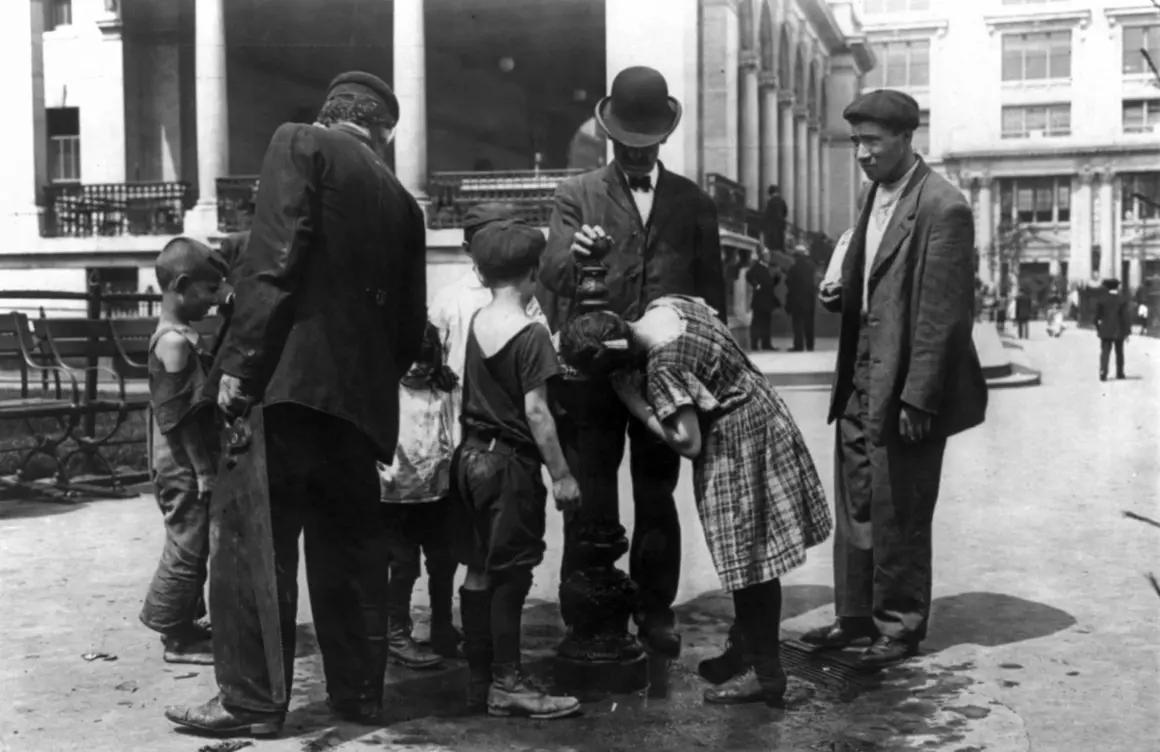 1911'den Fotoğraflar New York'un Ölümcül Sıcak Hava Dalgasıyla Mücadelesini Gösteriyor 12 1911den Fotograflar New Yorkun Olumcul Sicak Hava Dalgasiyla Mucadelesini Gosteriyor 010
