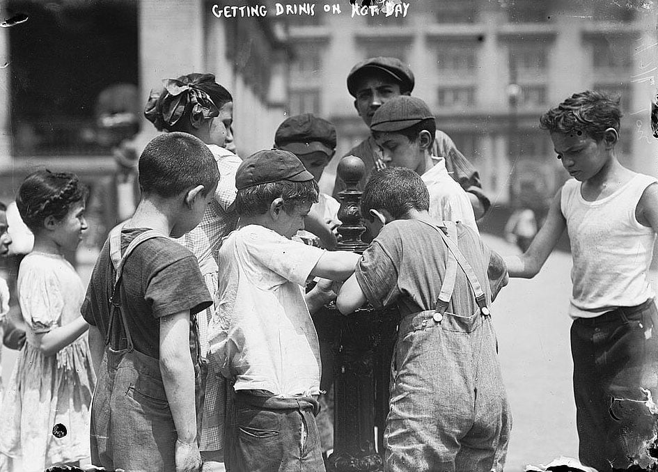 1911'den Fotoğraflar New York'un Ölümcül Sıcak Hava Dalgasıyla Mücadelesini Gösteriyor 14 1911den Fotograflar New Yorkun Olumcul Sicak Hava Dalgasiyla Mucadelesini Gosteriyor 012