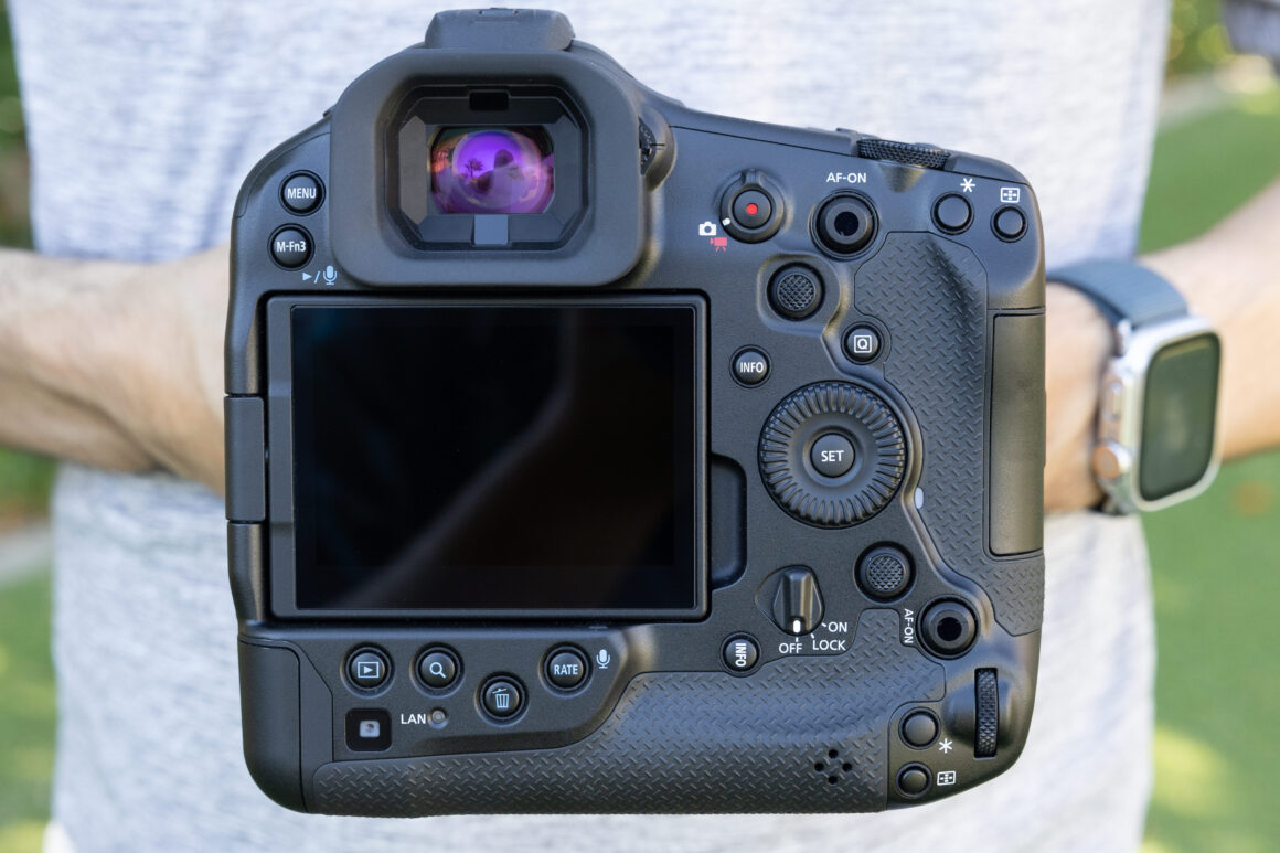 Canon EOS R1 ilk incelemesi 11 Canon EOS R1 Rear Screen