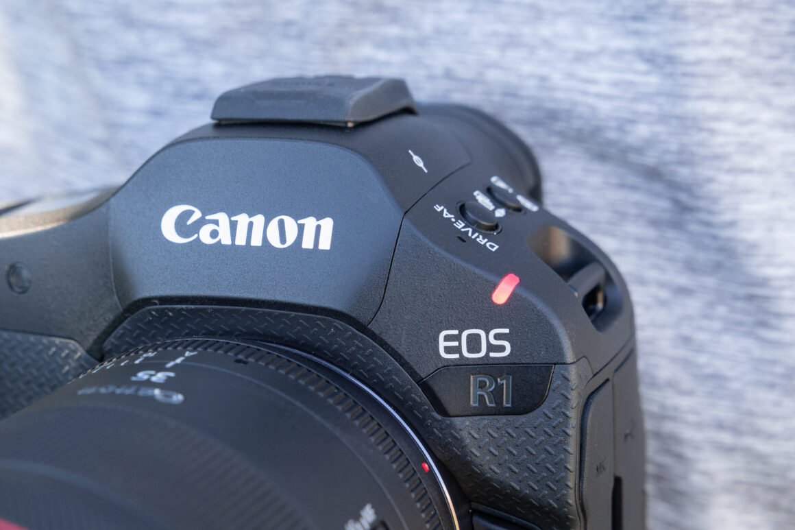 Canon EOS R1 ilk incelemesi 10 Canon EOS R1 Tally Lamp